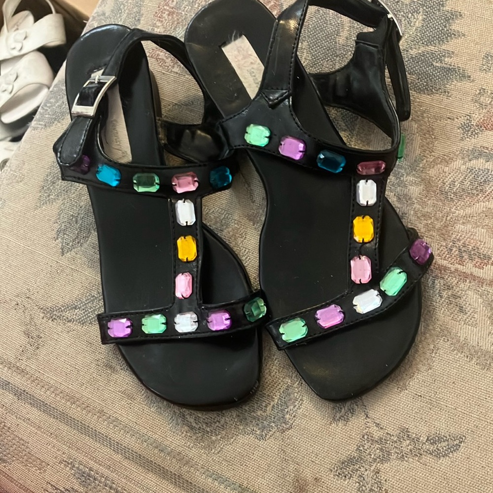 FINAL MARKDOWN Ladies sandals 6 wide